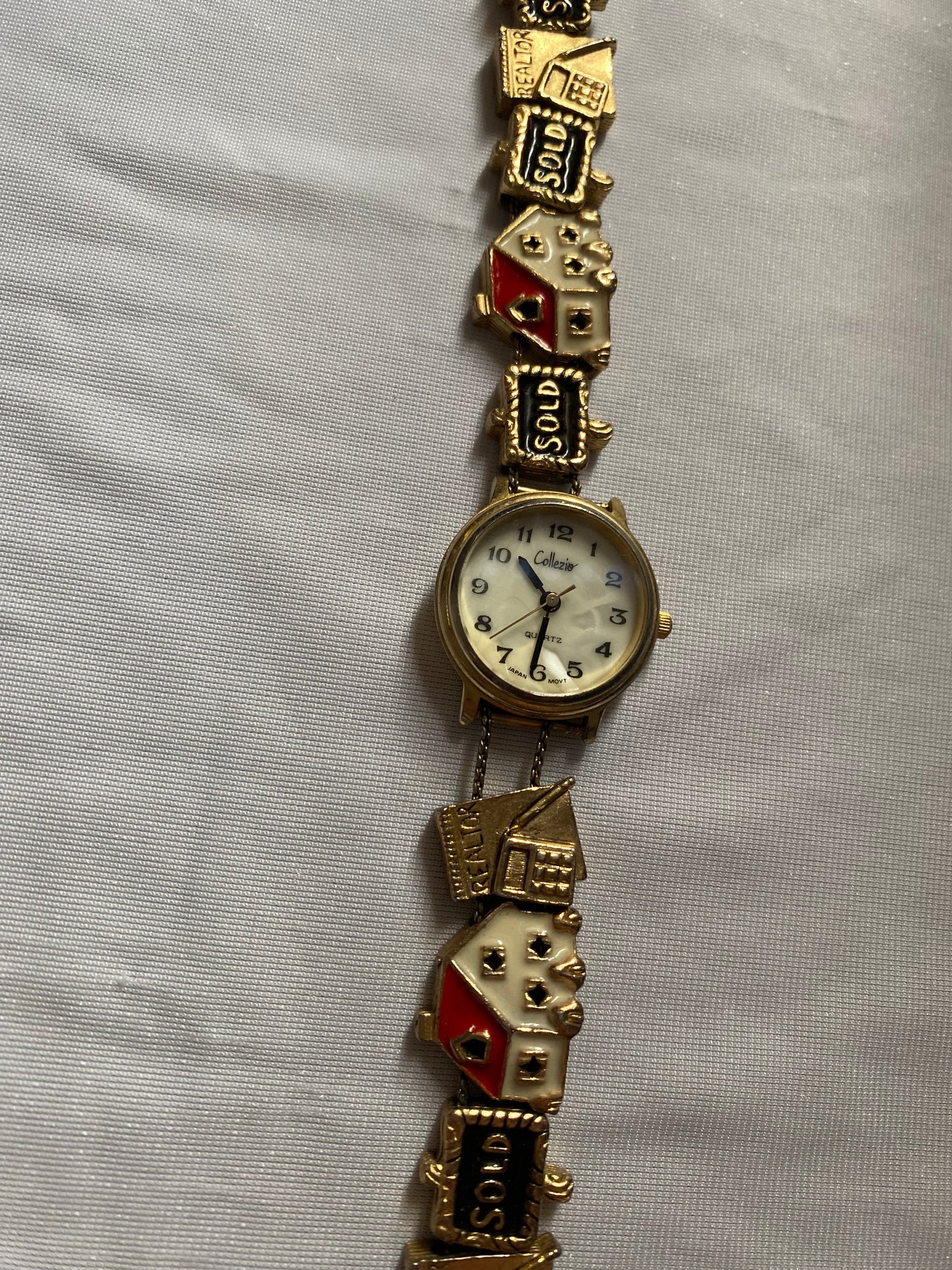 Collezio house charm watch