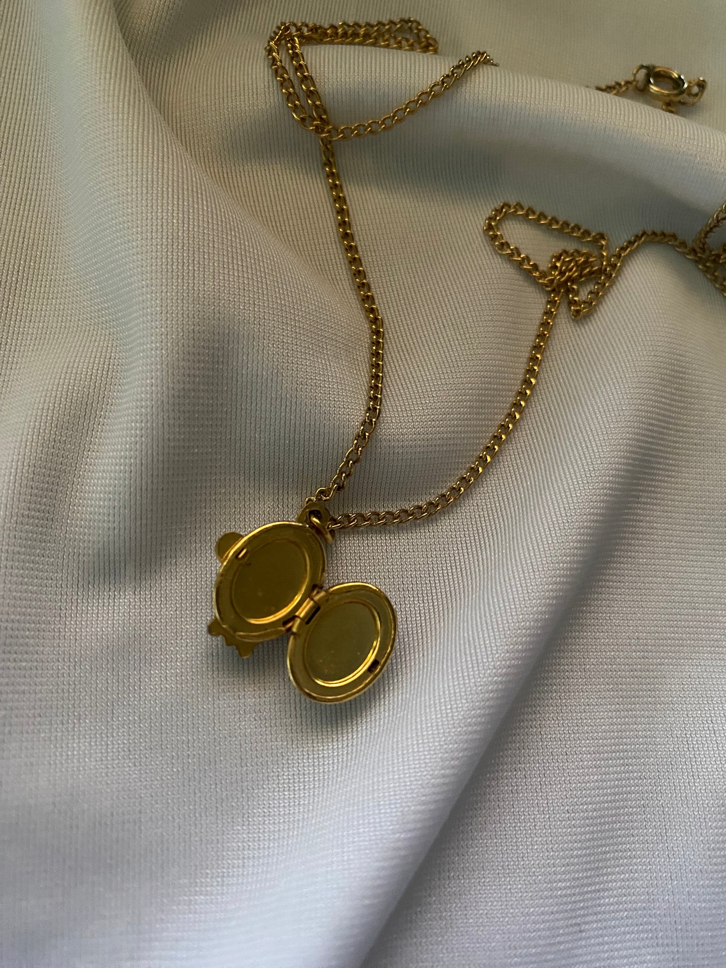 Gold tone pendant necklace