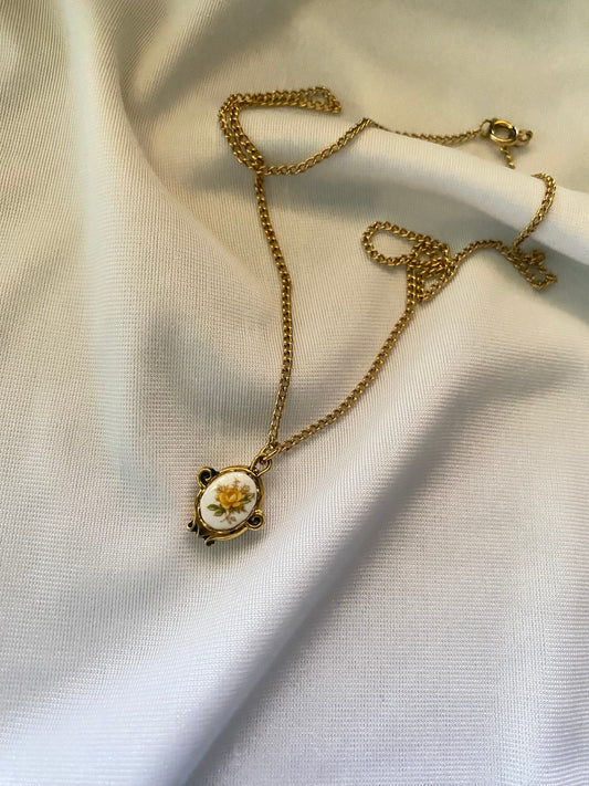 Gold tone pendant necklace