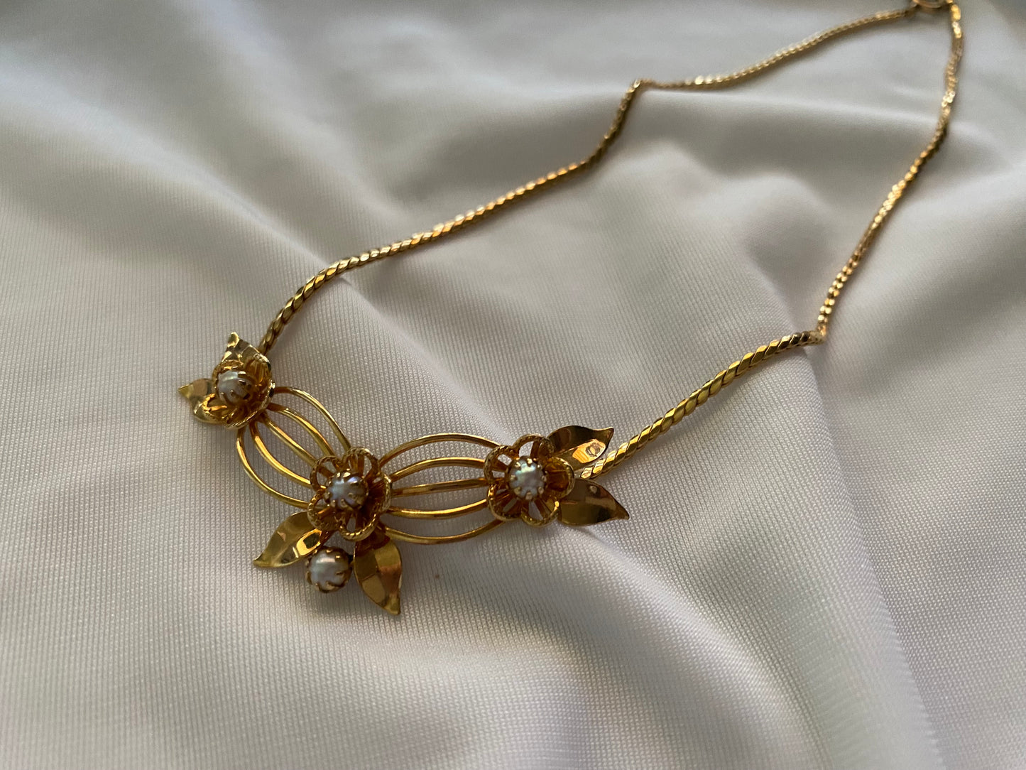 Gold Tone Necklace